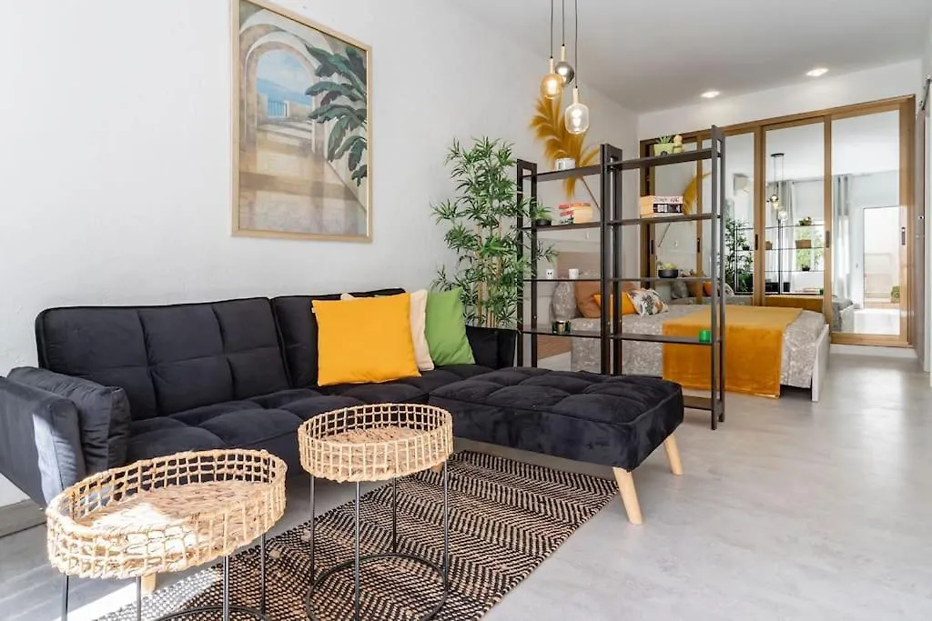 Bonito Estudio Carihuela Con Terraza, Wifi, Playa A 150 Metros Torremolinos