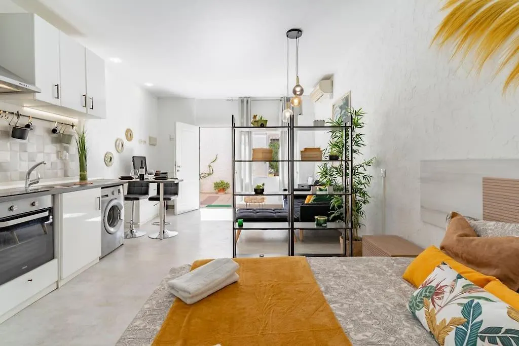 Bonito Estudio Carihuela Con Terraza, Wifi, Playa A 150 Metros Torremolinos